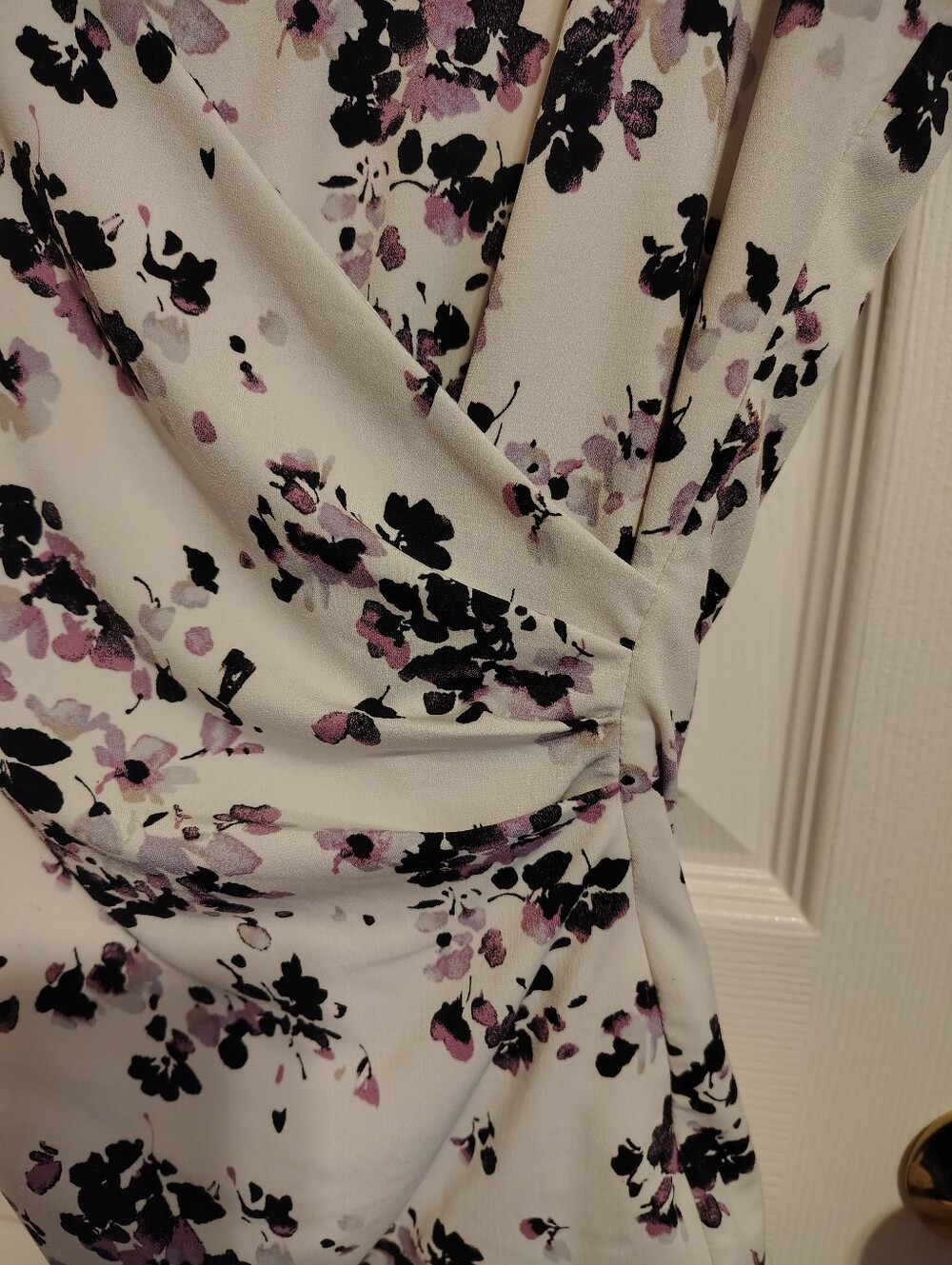 White House Black Market Top. Medium. - Picture 6 of 6